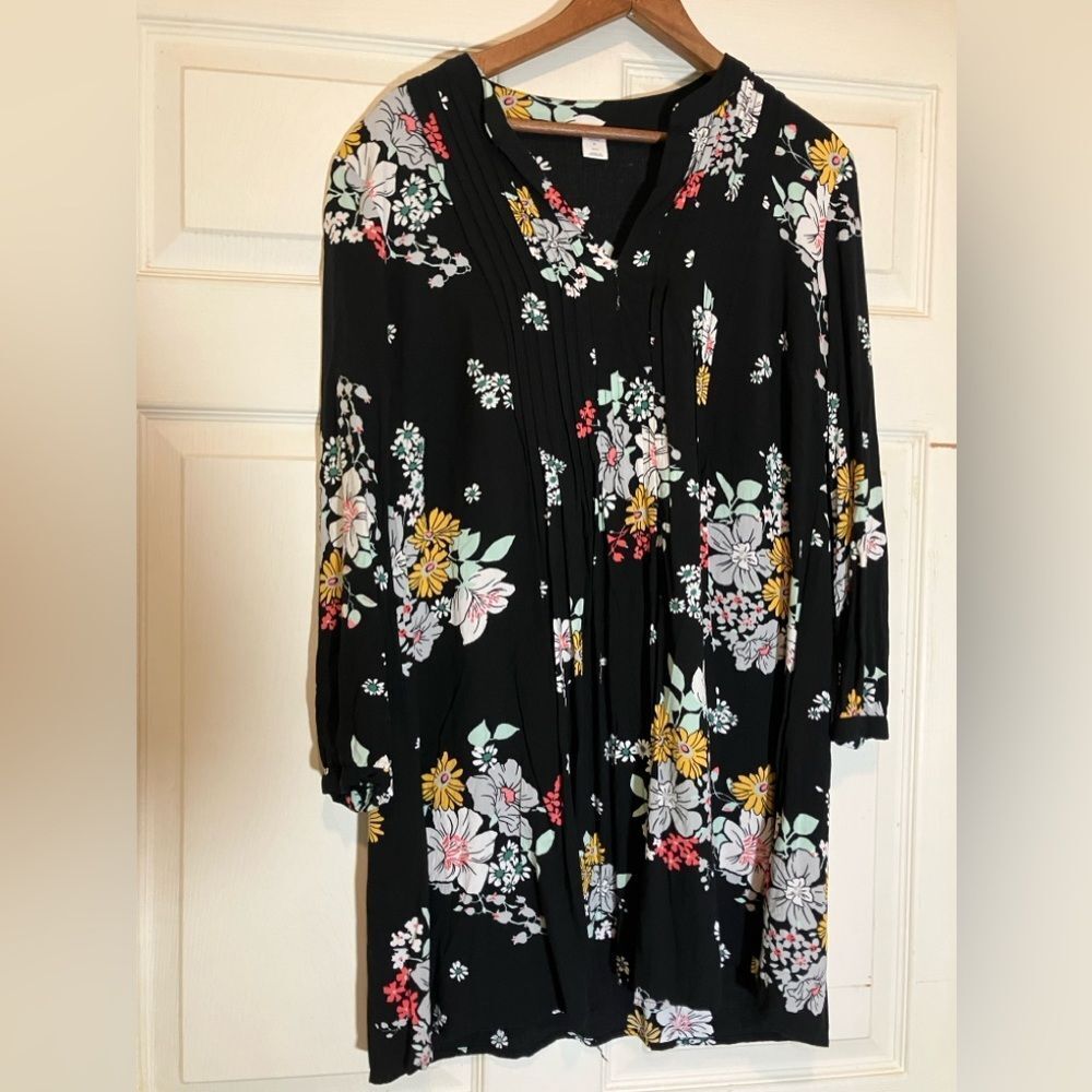 Old Navy, long sleeve dress, beautiful pattern, small mend on the chest, medium